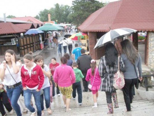 Cod galben de ploi valabil de sâmbătă dimineaţa, în Constanţa